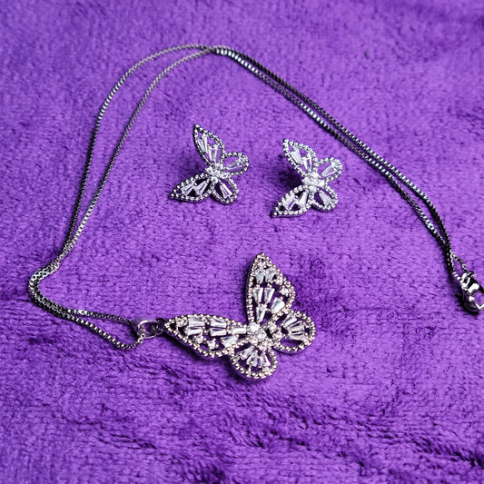 Butterfly Elegance Jewelry Set – Necklace and Earrings