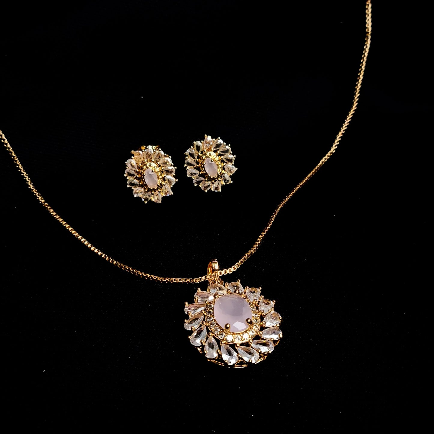 Regal Oval Bloom Jewelry Set – Necklace and Earrings