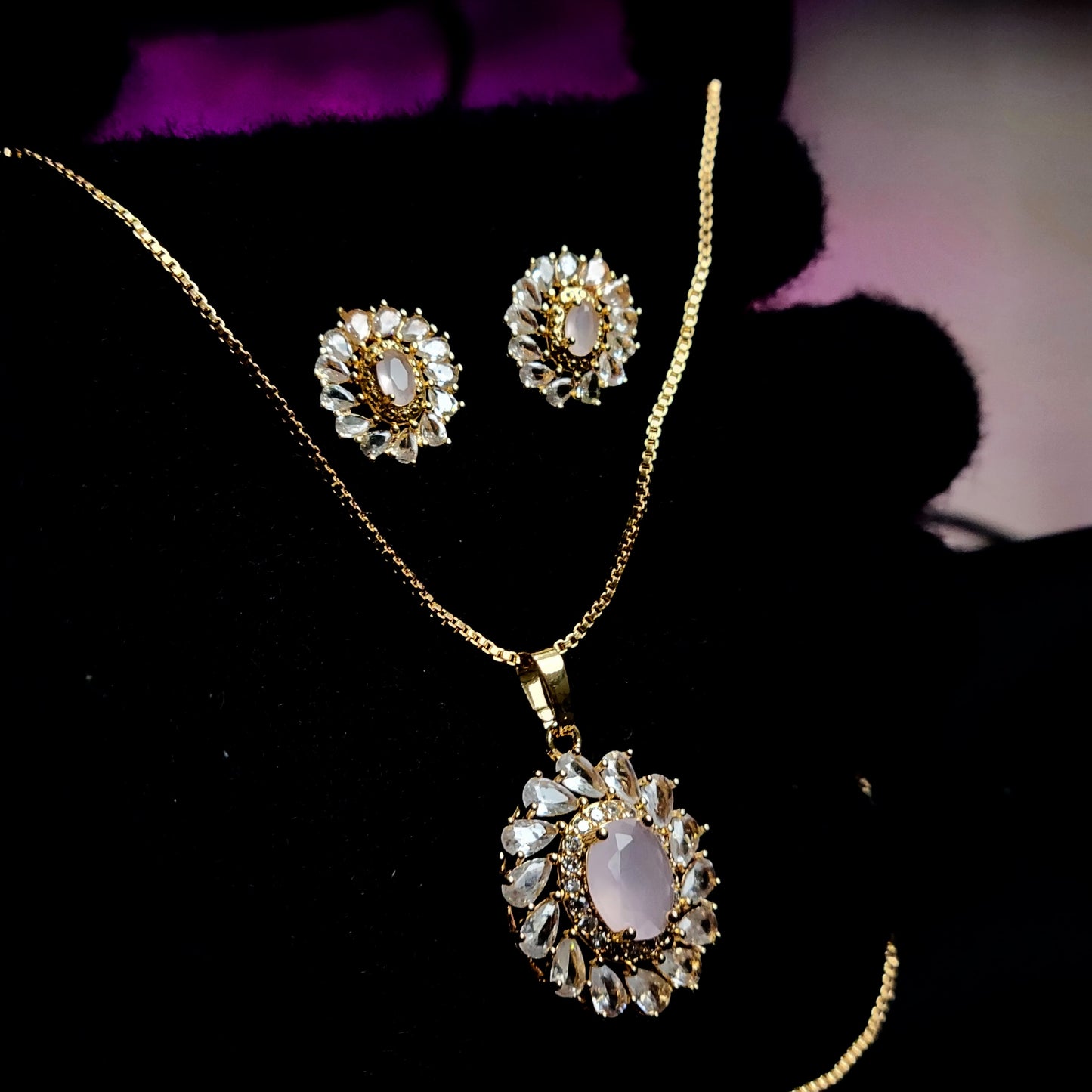 Regal Oval Bloom Jewelry Set – Necklace and Earrings