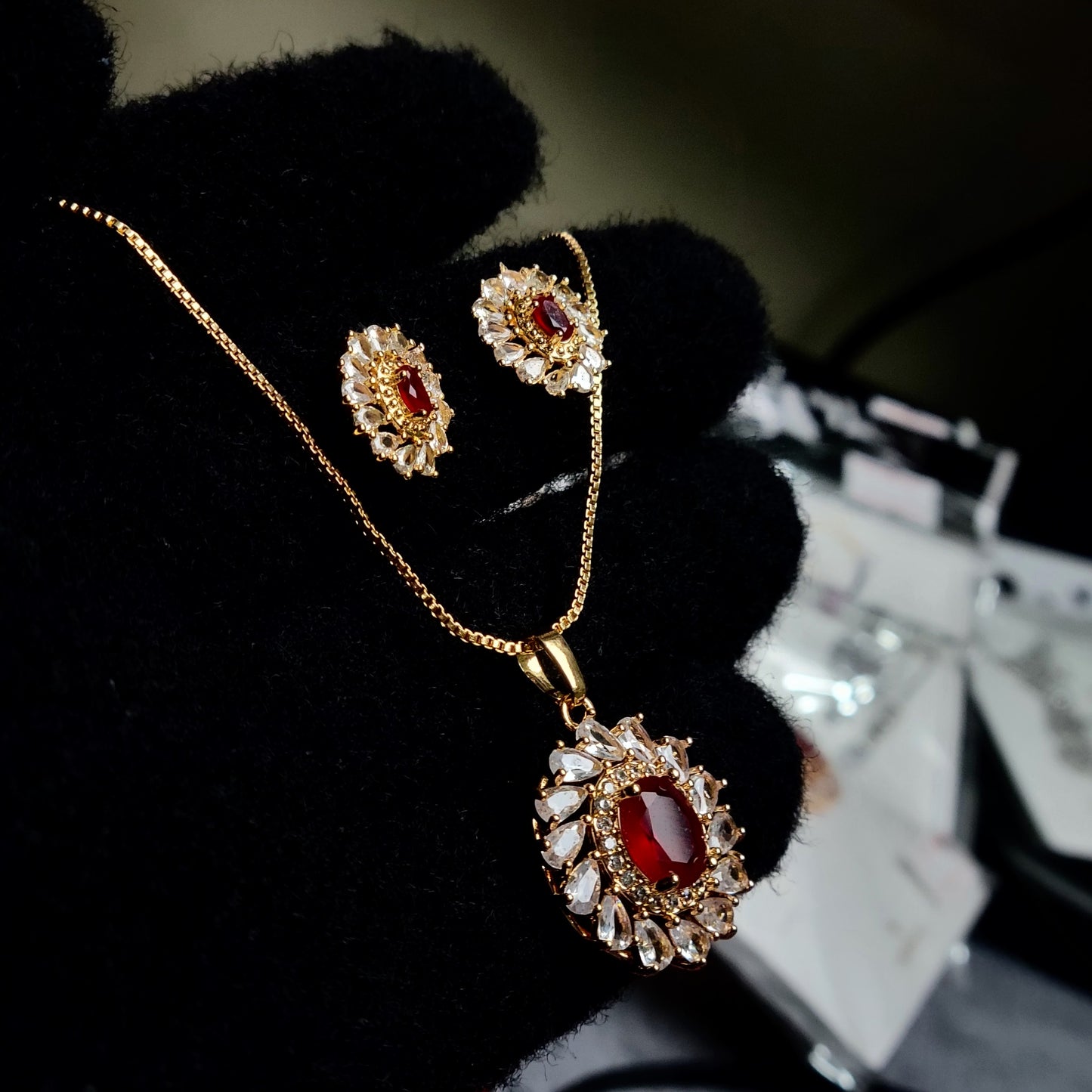 Regal Oval Bloom Jewelry Set – Necklace and Earrings